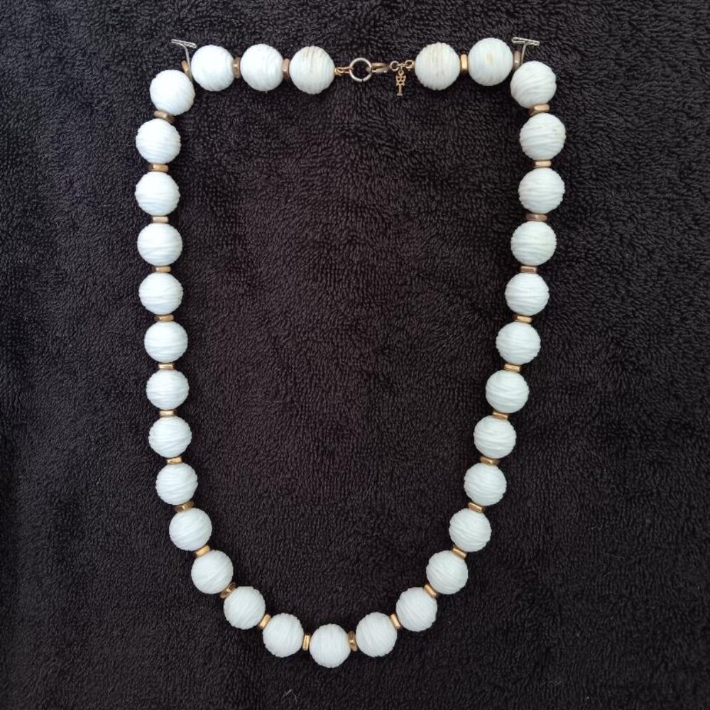 Vintage Trifari White Lucite Ball of Yarn Gold Tone Necklace